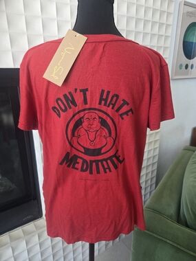 Niyama Sol 'Don't Hate Meditate' NWT Diablo Red V-Neck Graphic Jersey Tee, XL